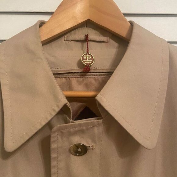 CHRISTIAN dior mens trench coat
tan‎ size 44L great condition has full lining - Picture 3 of 14